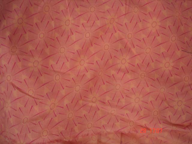 Tissu coton orangé à motif vendu au m (v695)