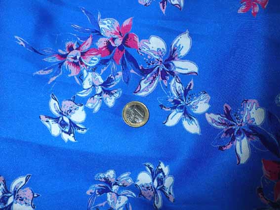 Soie fleuri/bleu vendu au m(Vp962)
