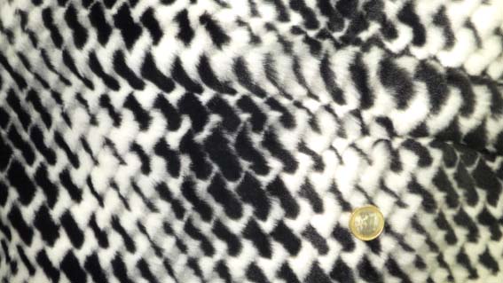Fourrure noir/blanc 1.6x1.4m(CA236)